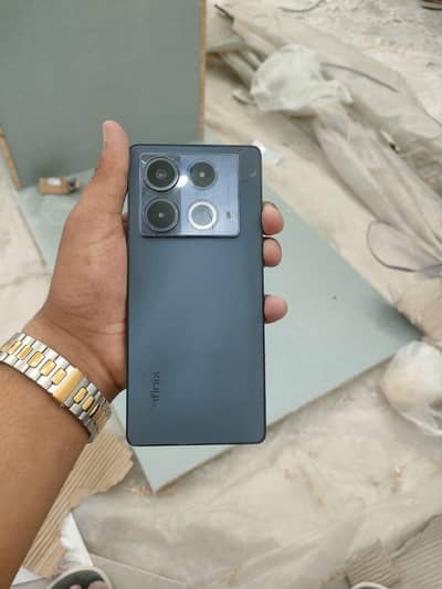 back se thora sa glass tota h kony se baqi all ok h