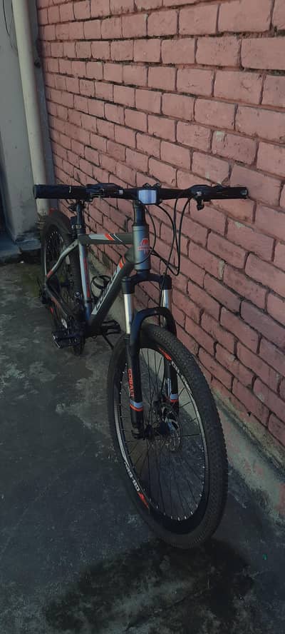 Cobalt mountain bike (like new) disc brakes