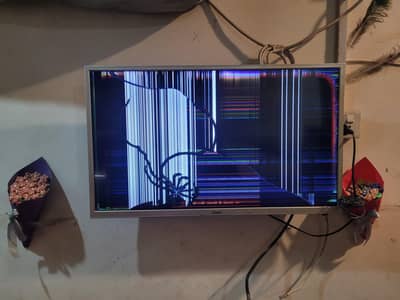 Haier 32” LED TV (LCD Broken) Complete with Remote, Box & Stand