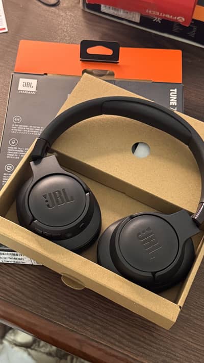 JBL Tune 720BT Wireless Headphones - Box Open / Like New