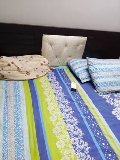 king size bed wooden