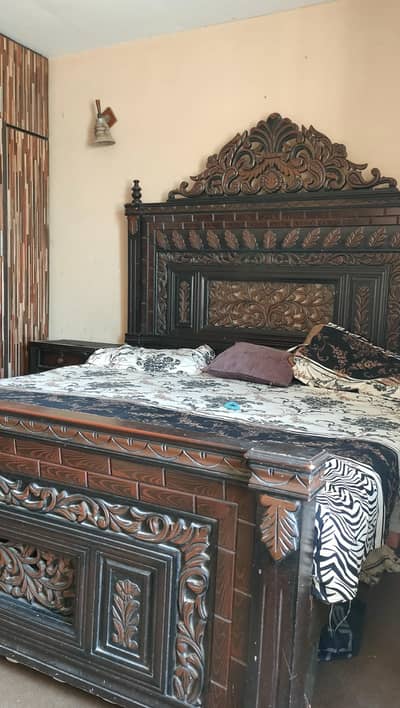 king size bed in good condition