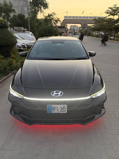 Hyundai Elantra Hybrid 2025