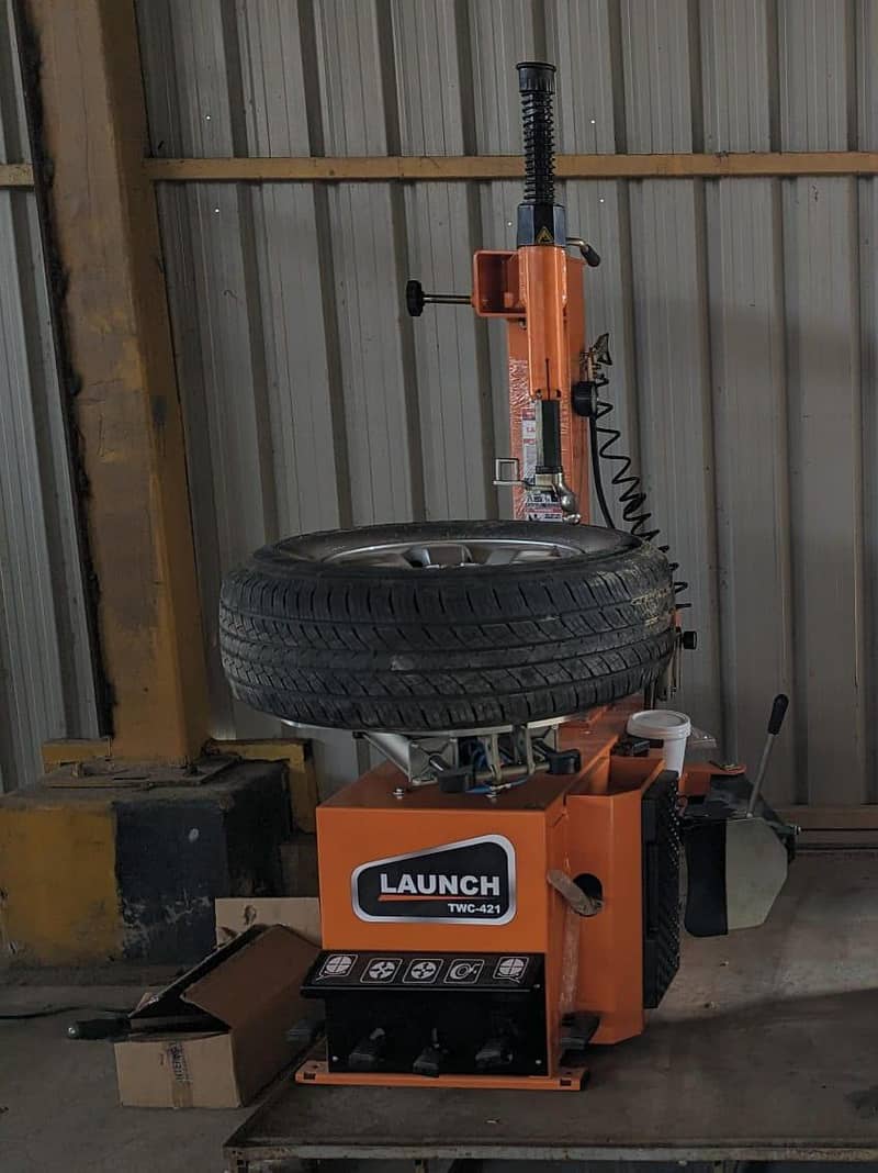 ٹائر شاپ کے لیے ایک لڑکا چاہیے 1