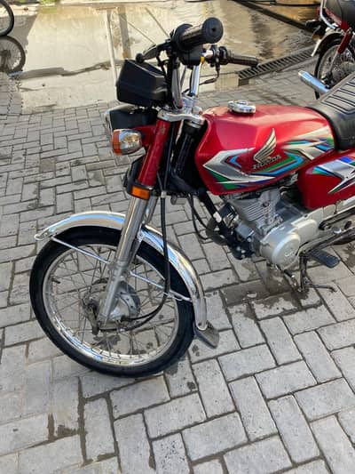 Honda 125 red 03204810857