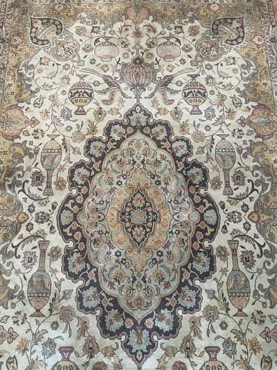 High Quality Traditional Carpet – Soft & Durable