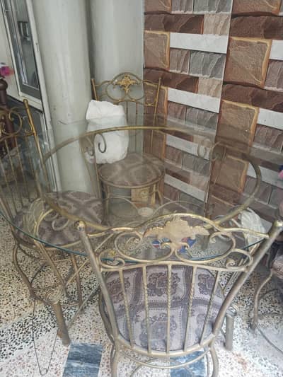 iron dinning table wd 4 chairs used urgent sale