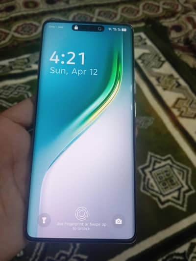 look like new 8.256 box and original charger available