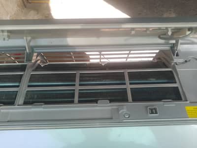 gree non inverter A/C