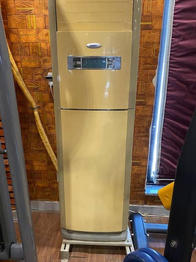 2 Ton cabnit Ac 100% working