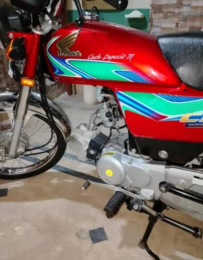 ہونڈا سیڈی 70 ریڈ کلر