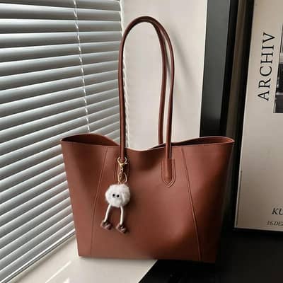 _Elegant Brown Leather Tote Bag_ 