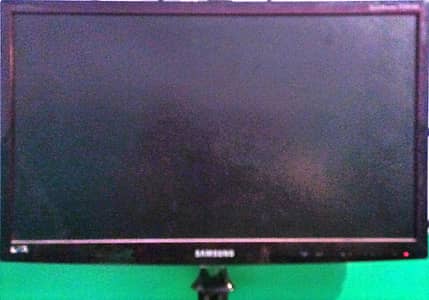 Samsung 22-Inch LCD TV – Clear HD Display | Best for Home & Office