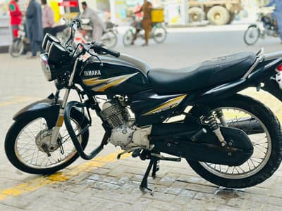 Yamaha 125Z Black Color Neat & Clean