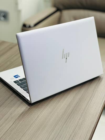 HP EliteBook Laptop 1040 G7