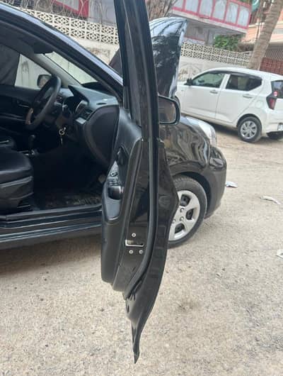 kia pecanto A/T full option. home used car scratcheless