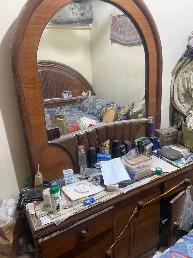 Bed and dressing table 2