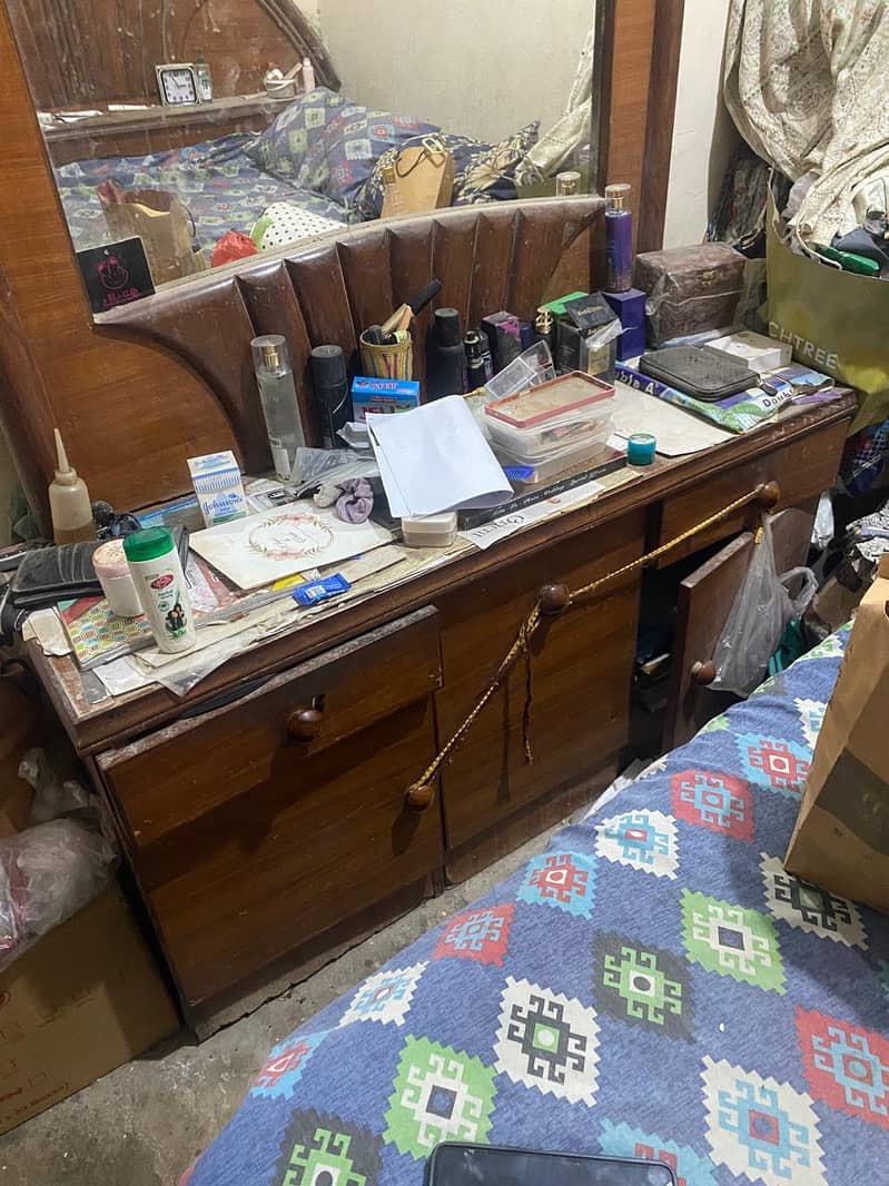 Bed and dressing table 3