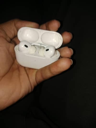 Air Buds for Sale – 2 Months Used – Excellent Condition 