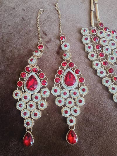 Artificial jewellery set  10/10 in reasonable  pri ce