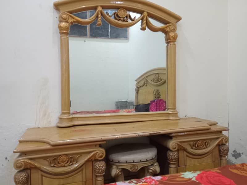 bed and dressing table 3