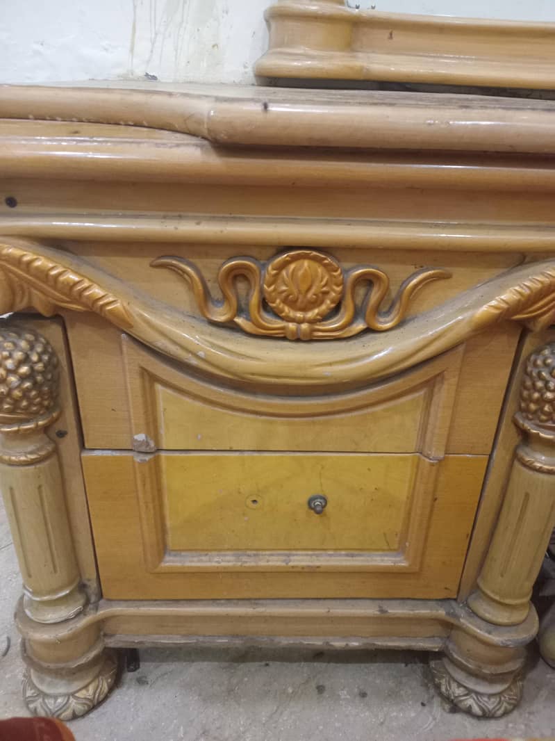 bed and dressing table 4