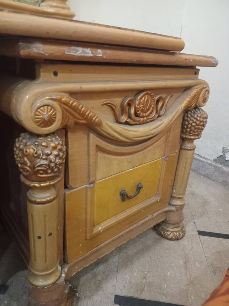 bed and dressing table 5