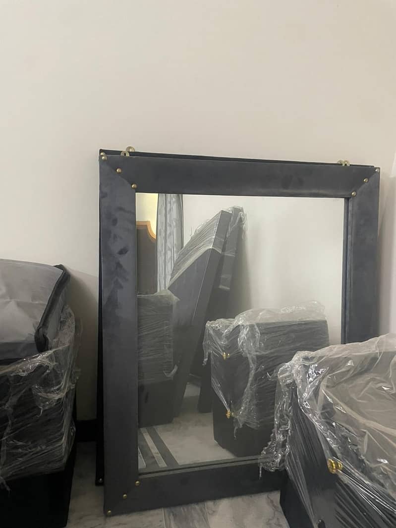 bed set with dressing 0