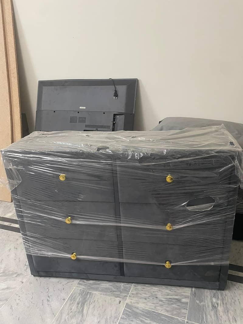 bed set with dressing 1