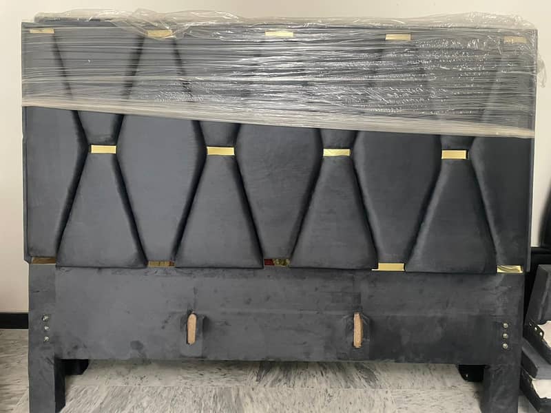 bed set with dressing 3