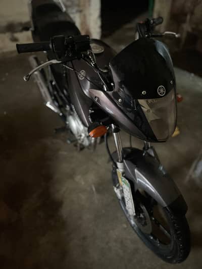 Yamaha YBr 2015 modal
