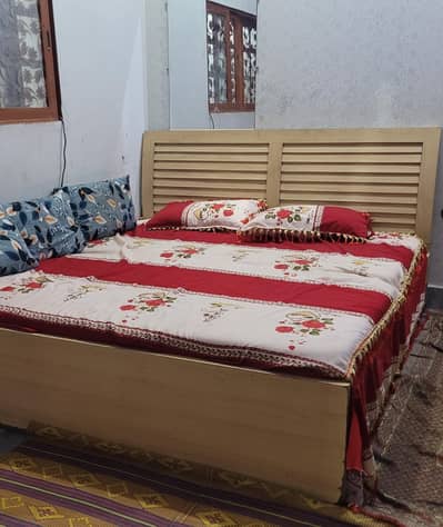 bed and armari for sale