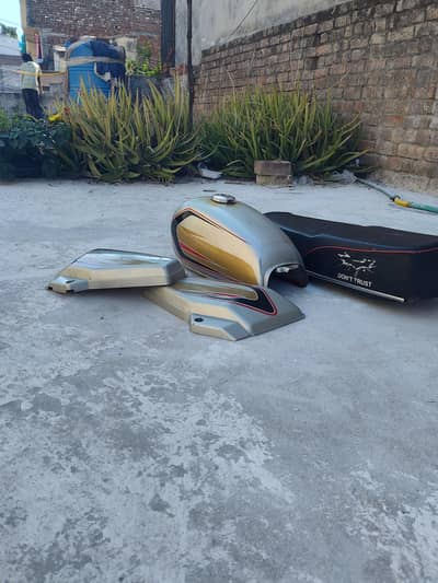 CD 70 Tanki set  and  Seat for sale