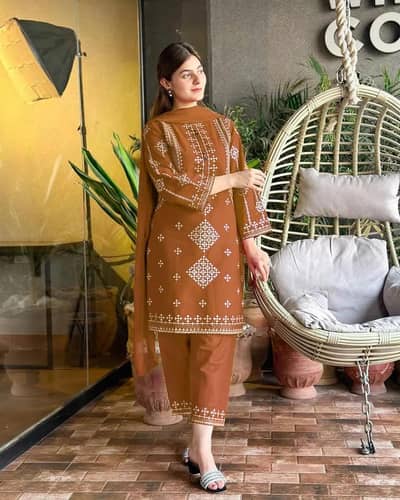 خوبصورت ایمبرائیڈڈ 3-پیس ریڈی ٹو ویئر ڈریس - براؤن کلر