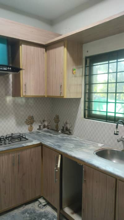 G 10/4 GROUND PORTION FOR RENT