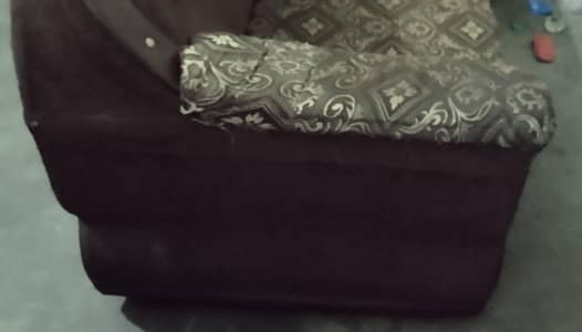 2 Seater  Sofa  for sale  good condition  Lahore