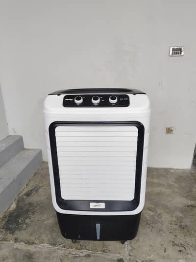 Royal Air cooler     condition 10/10. . . 1 year used. . .