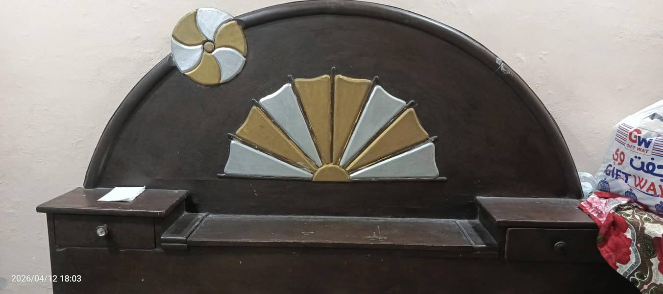 bed, showcase, dressing table 0