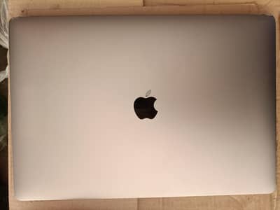 Apple MacBook pro 2017, RAM 16 ddr3 Storage 512 nvme