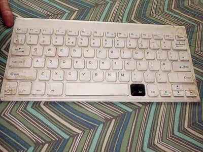 OMOTON Ultra-Slim Wireless KEYBOARD Model KB166 White Untested