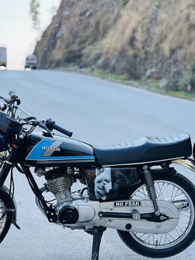 One hand used sacracthless bike