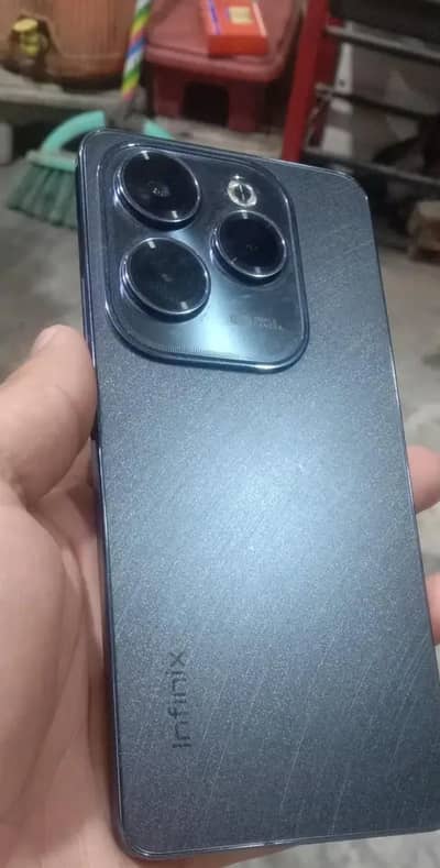 INFINIX HOT 40 PRO BOX  NAHI HA 8+8 gb or 256gb ha