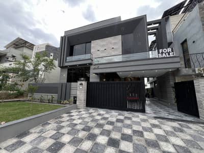 10 MARLA SOLAR + 3 SIDE OPEN MOST BEAUTIFUL DREAM HOUSE WITH 2 MARLA LOWN FOR SALE IN BAHRIA TOWN