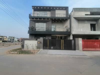 Lake Facing Prime Location 7 Marla House In Stunning Buch Villas Phase 2 - Manik Block Is Available For sale