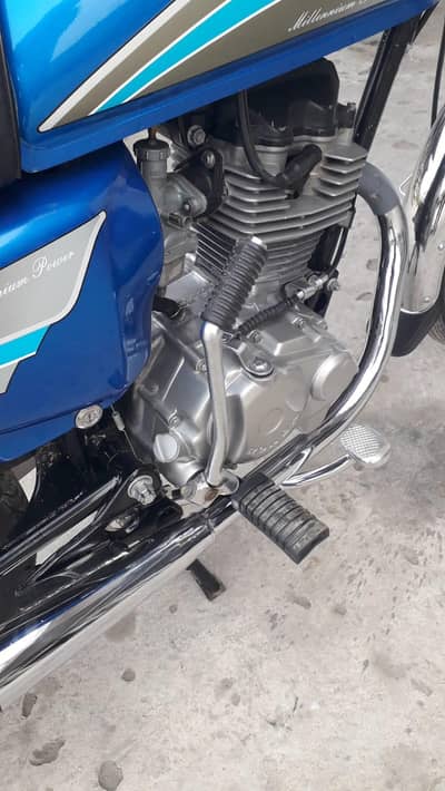 Honda 125 cc bike urgent03262439706 my WhatsApp number