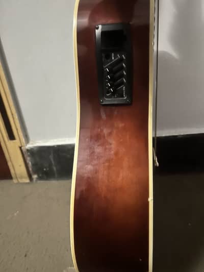 Guitar semi acoustic