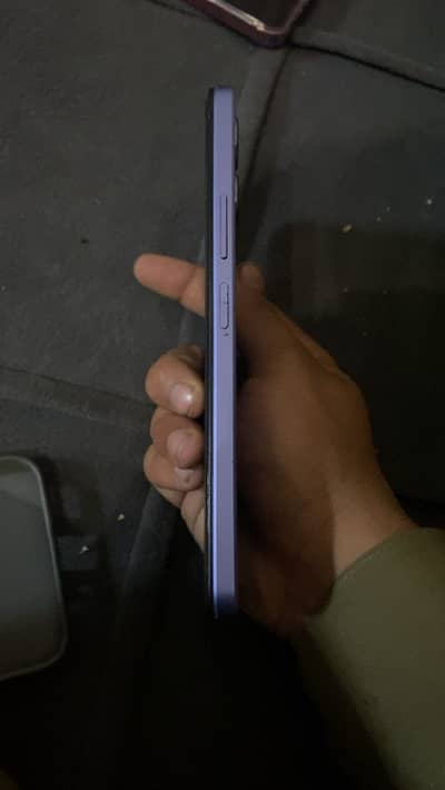 10/10 condition 12 /128 mobile with box