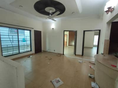 10 Marla Upper Portion Available For Rent In Bahria Town Phase 4