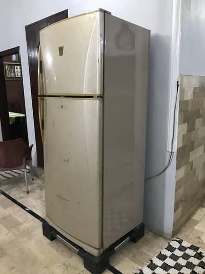 Dawlance 2 Door Refrigerator For Sale in Very Good Condition.