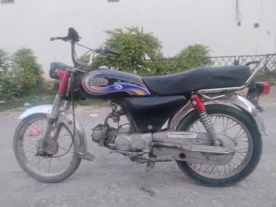 model : 2014 used 100 cc bike with original spare parts